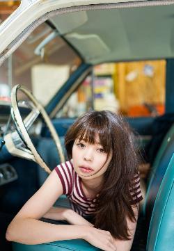 14岁一字马露唇形照片