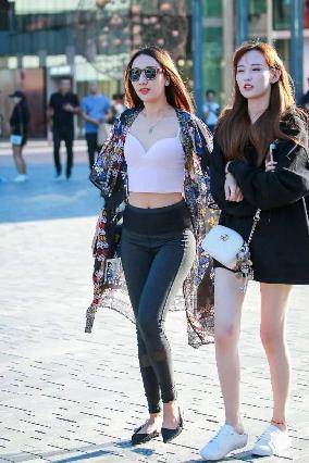 韩国电影巜试衣间里的放荡